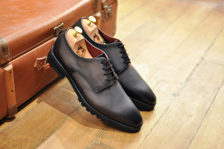 chaussures gris